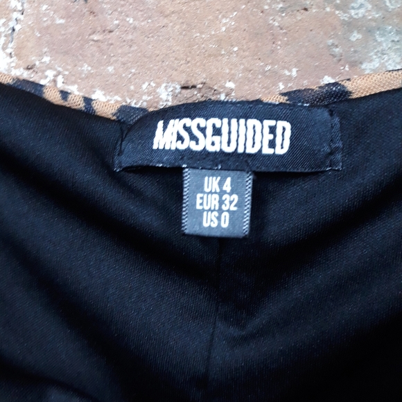 Leopard Mesh Milkmaid CropTop - Picture 4 of 5